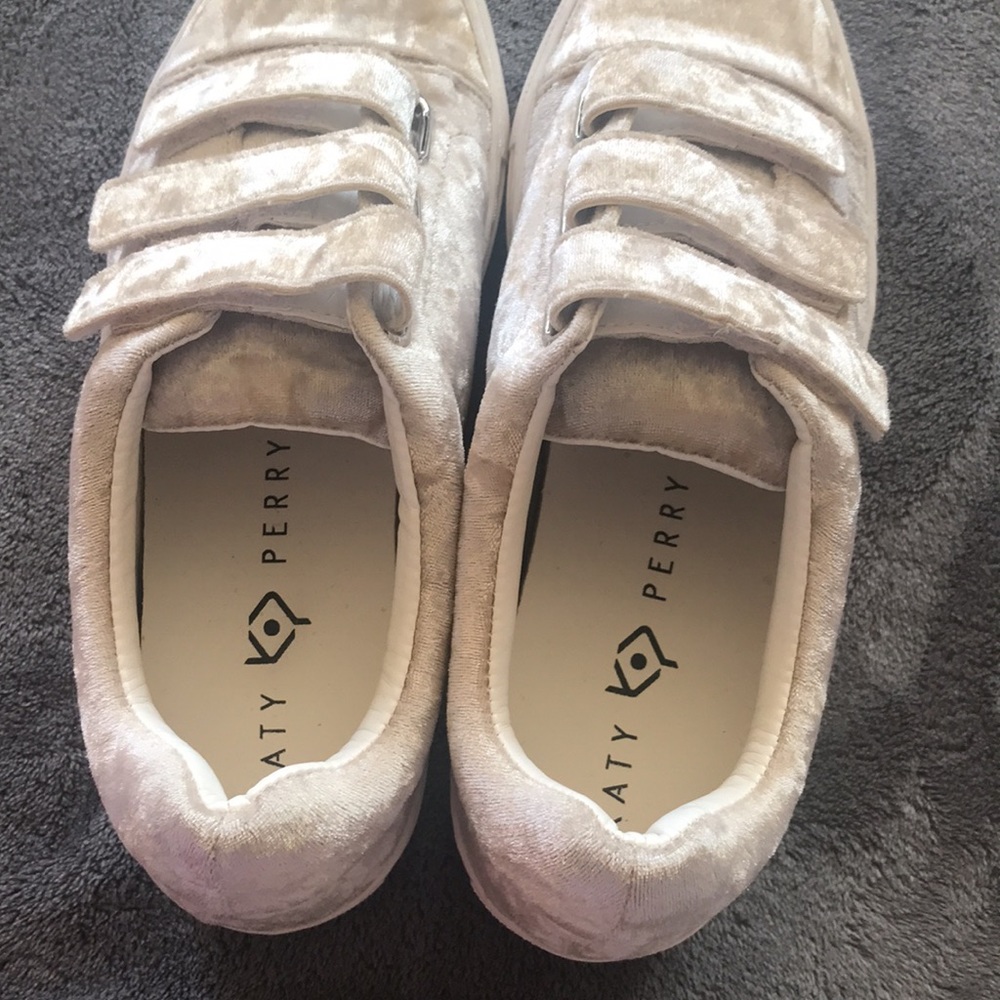 Katy Perry Velvet Sneakers “The Brielle” Tan Ivory Cream Women Size 7.5 - Picture 8 of 12